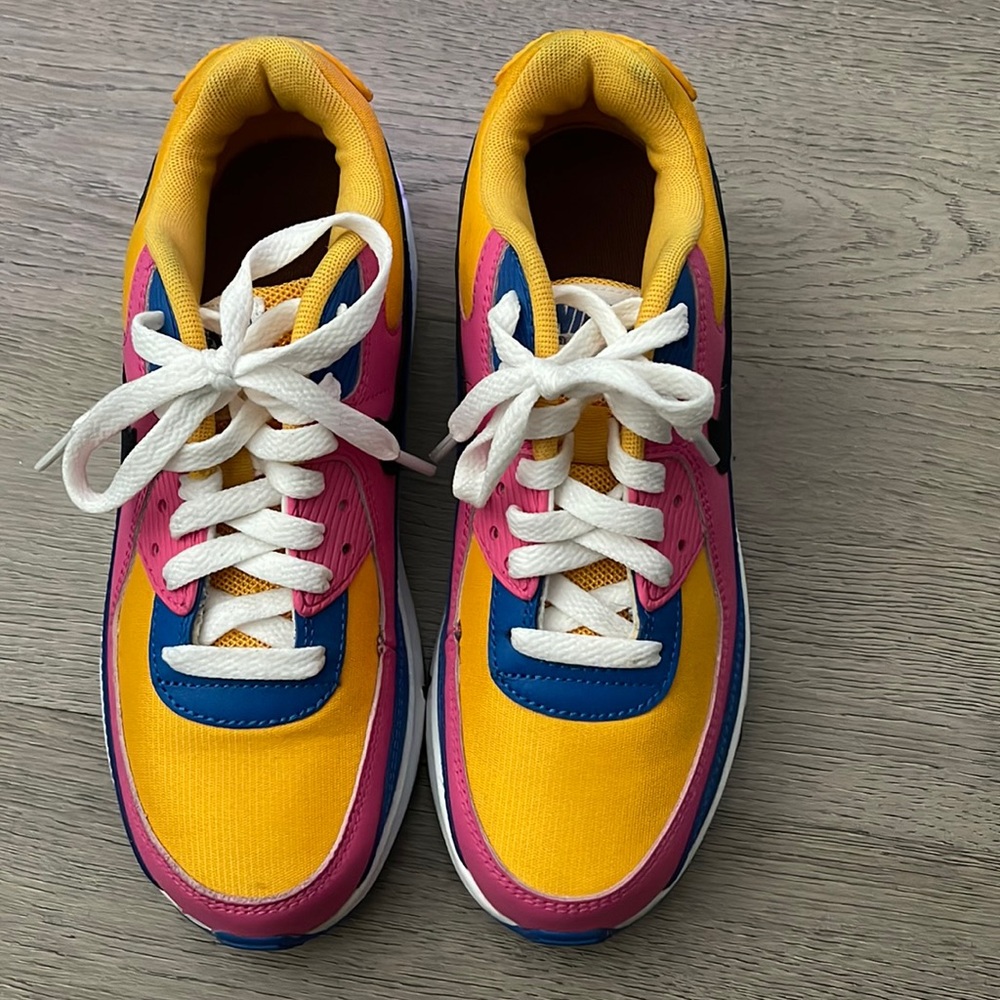 Womens Nike sneaker 5Y